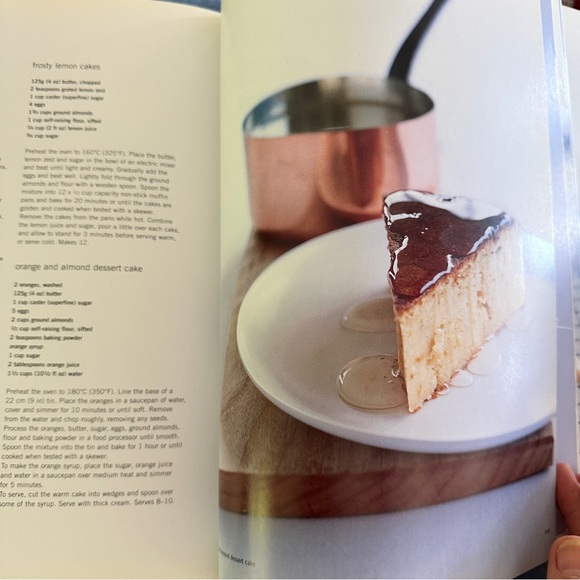 “Off the shelf” cookbook by Donna Hay. Softcover, fast and fabulous recipes - Picture 3 of 9